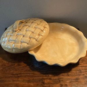 Vintage Bell ceramics 1976 pie cover